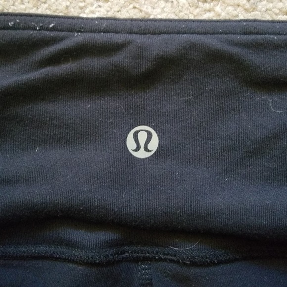 Lululemon Groove Crop Flare Yoga Pants Raspberry/Black Size 6 - Picture 3 of 4